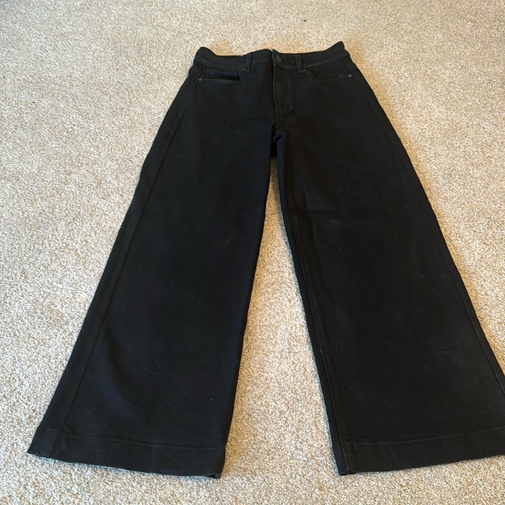 Paige wide leg, cropped coated Anessa pant. Size 26 black
